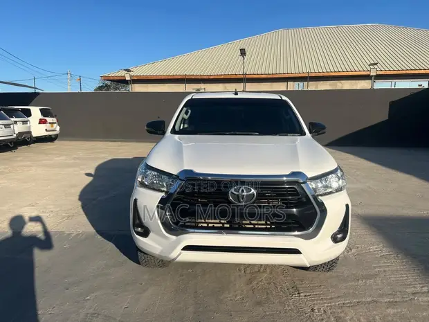 Toyota Hilux Revo Double Cab 2.8 Diesel 2022 White - 1
