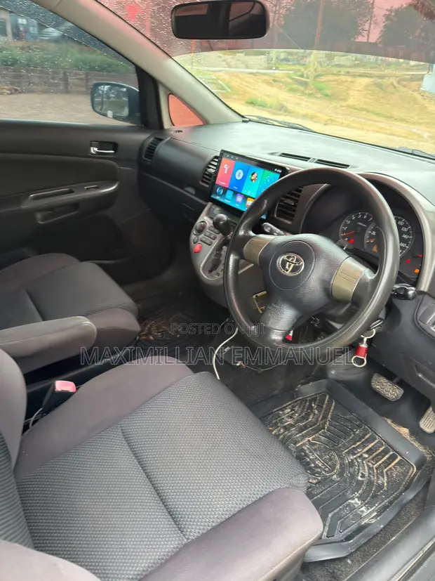 Toyota Wish 2013 Silver - 1