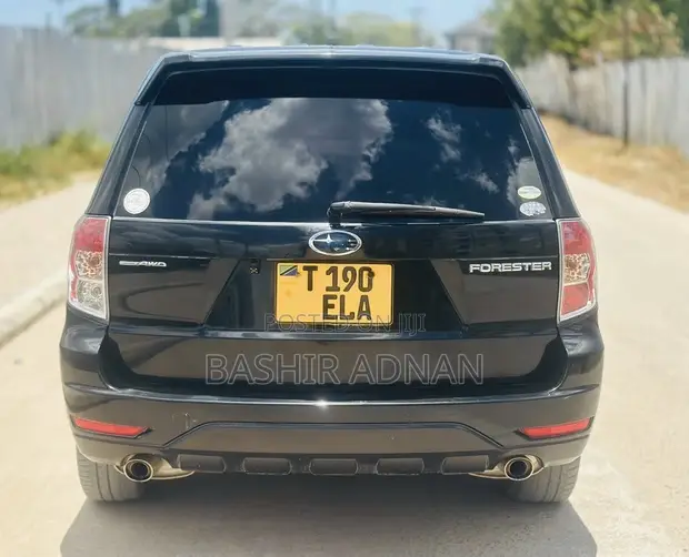 Subaru Forester 2011 Black - 1