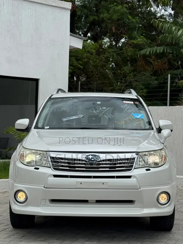Subaru Forester 2010 White - 1