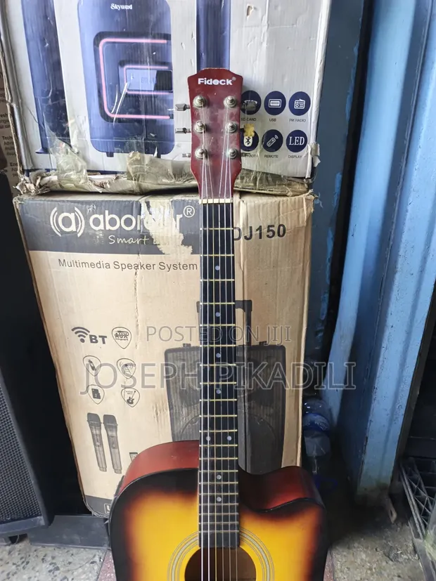 Gitaa la Accostic la Yamaha - Lililotumiwa - 1