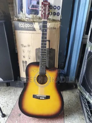 Gitaa la Accostic la Yamaha - Lililotumiwa