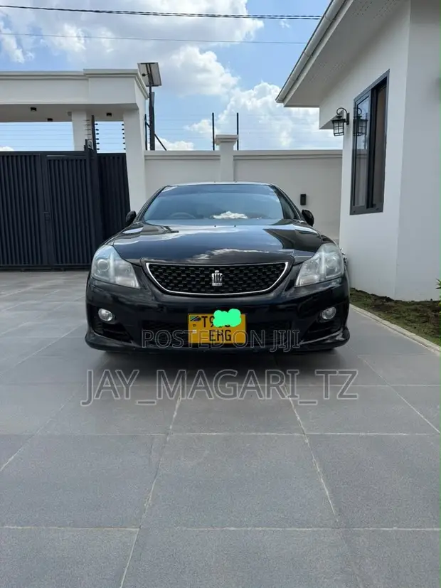 Toyota Crown 2011 Nyeusi - 1