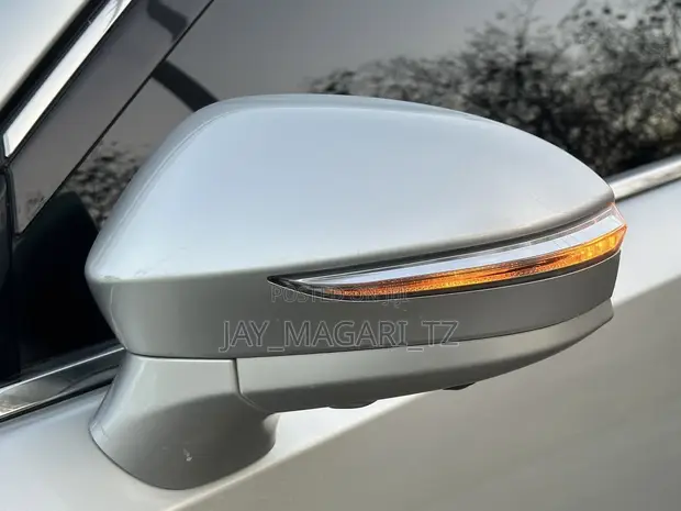 Toyota Crown Hybrid 2013 Silver - 1