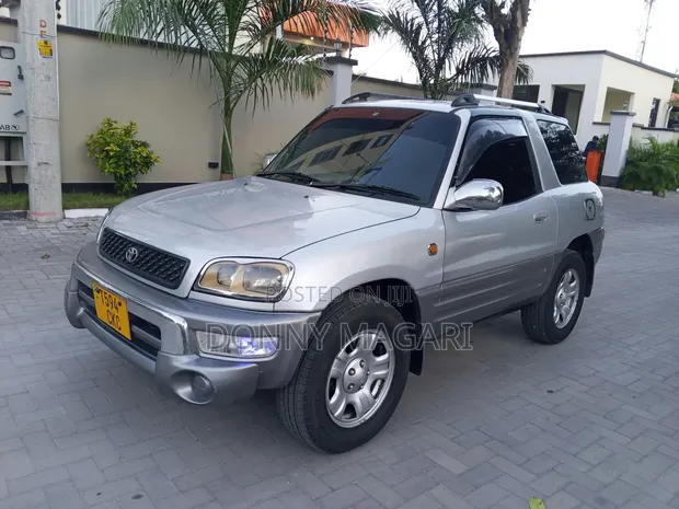 Toyota RAV4 2004 White - 1