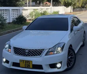 Toyota Crown Athlete 2011 Nyeupe