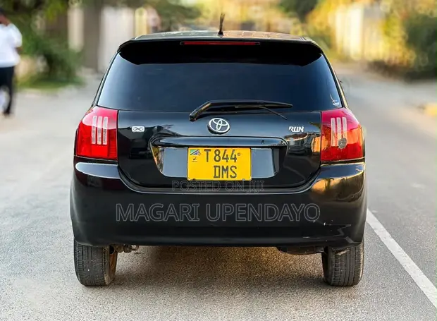 Toyota Corolla RunX 2002 Nyeusi - 1