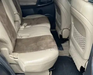 Toyota Vanguard 2010 Gray