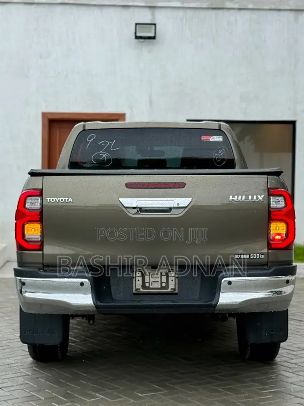 Toyota Hilux 2023 2.4cc Diesel Beige - 1