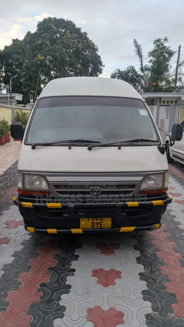 Toyota Grand HiAce 2000 Nyeupe - 1