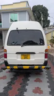 Toyota Grand HiAce 2000 Nyeupe - 2