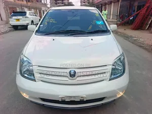 Toyota IST 2004 - Nyeupe