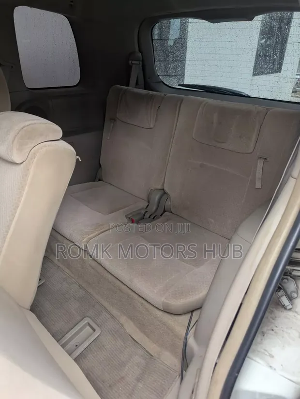 Toyota ISIS 2014 White - 1