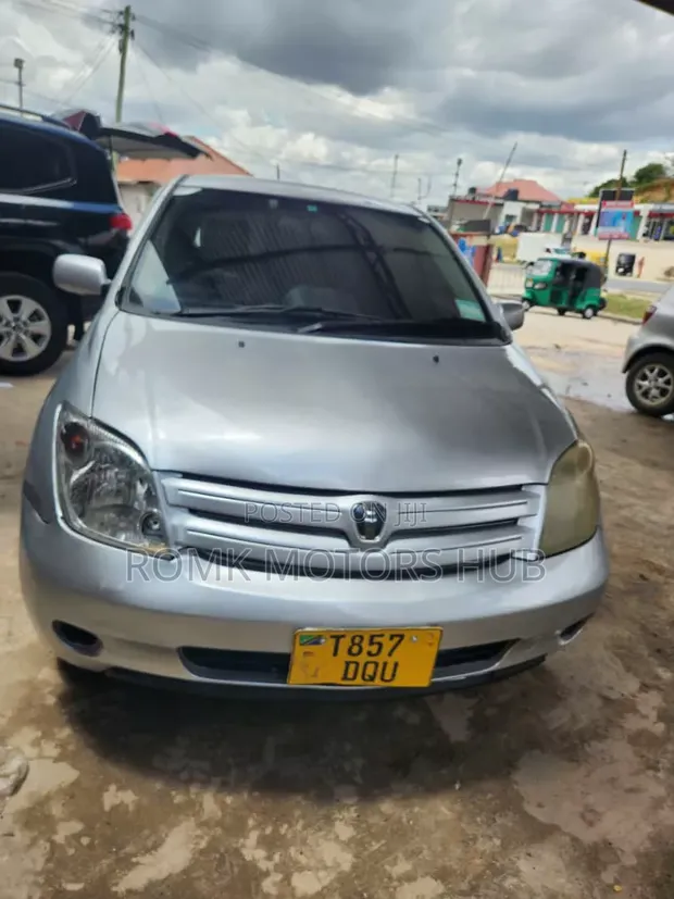 Toyota IST 2006 Silver - 1