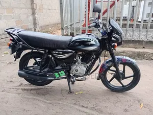 Bajaj Boxer 125 2025 Nyeusi
