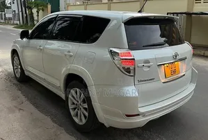 Toyota Vanguard 2012 Nyeupe