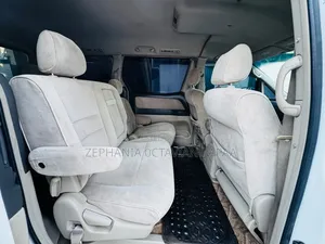Toyota Alphard 2004 Nyeupe