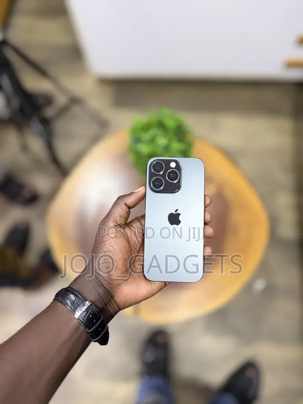 Apple iPhone 16 Pro 128GB Nyeusi - 1