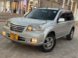 Nissan X-Trail 2005 Nyeupe