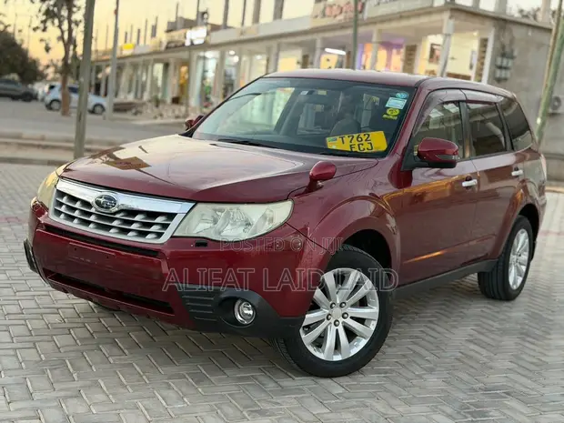 Subaru Forester 2011 Nyekundu - 1
