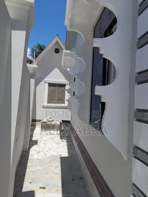 5 Bedroom House for Sale in Fuoni, Magharibi