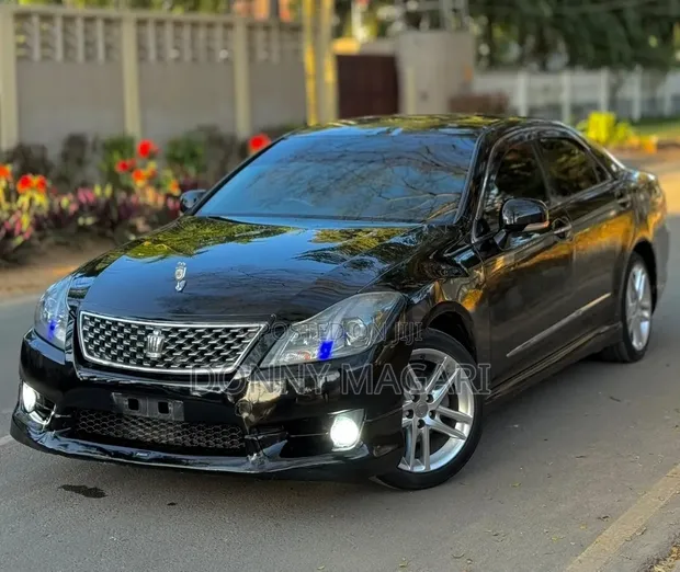 Toyota Crown Athlete 2011 Nyeusi - 1