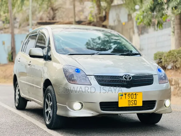 Toyota Corolla Spacio 2004 Gold - 1