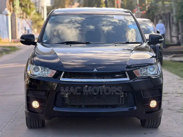 Mitsubishi Outlander 2010 Nyeusi - 1