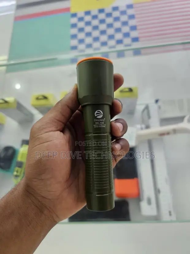 Rechargeable Telescopic LED Flashlight 7W - 1