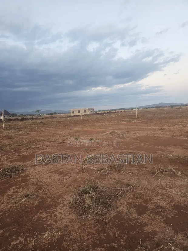 Moshi: Viwanja 100m kutoka Lami, Njiapanda ya Himo - 1