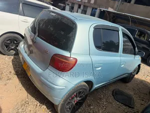 Toyota Vitz 2003 Bluu