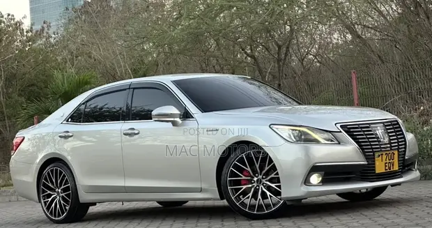 Toyota Crown Hybrid 2013 Silver - 1