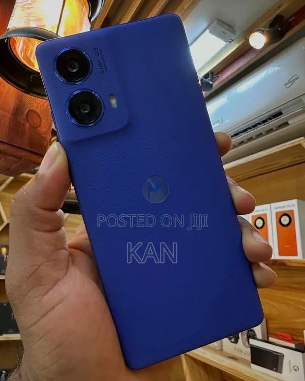 Motorola Moto G85 256GB 12GB RAM - 1