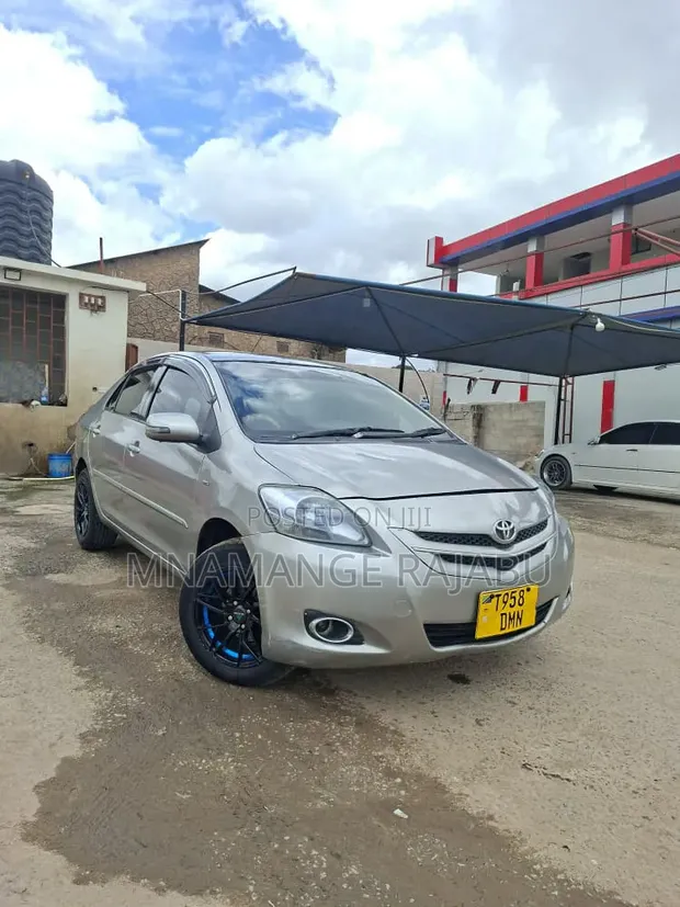 Toyota Vios 2012 Silver - 1