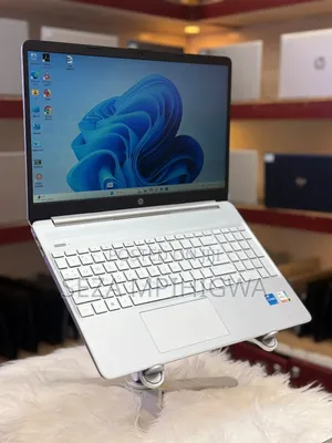 Laptop HP 15s-fq5xxx 15.6" Intel Core i5 8GB RAM 512GB SSD