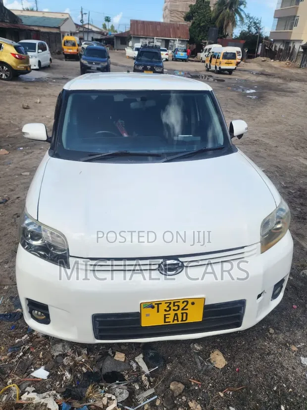 Toyota Corolla Rumion 2009 White - 1
