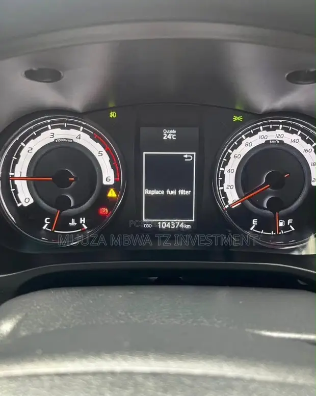 Toyota Hilux Revo 2018 Nyeupe - 1