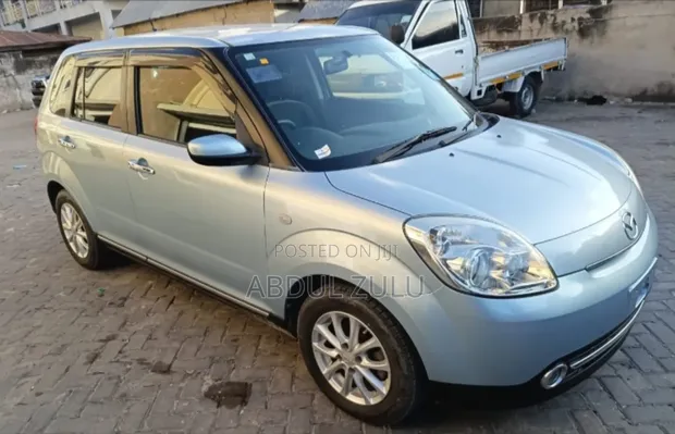 Mazda Verisa 2010 Nyeupe - 1
