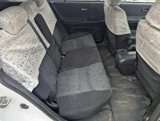 Toyota Kluger V 2001 Nyeupe - 1