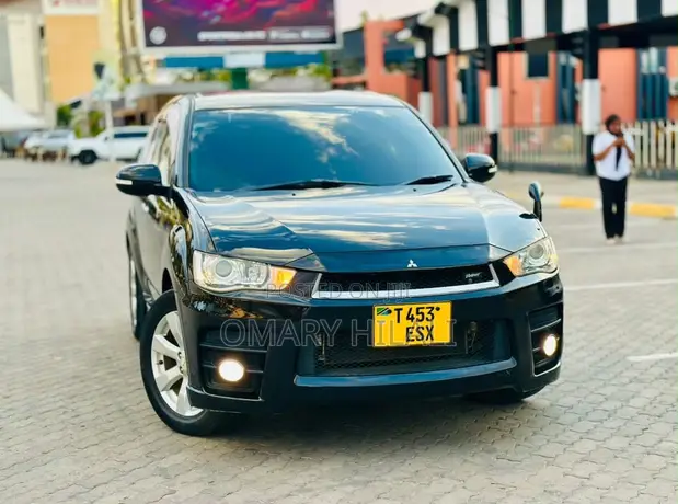 Mitsubishi Outlander 2012 Black - 1