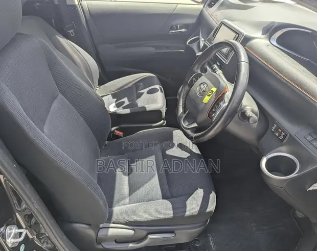 Toyota Sienta 1.5 Hybrid FWD (6-seater) 2016 Nyeusi - 1