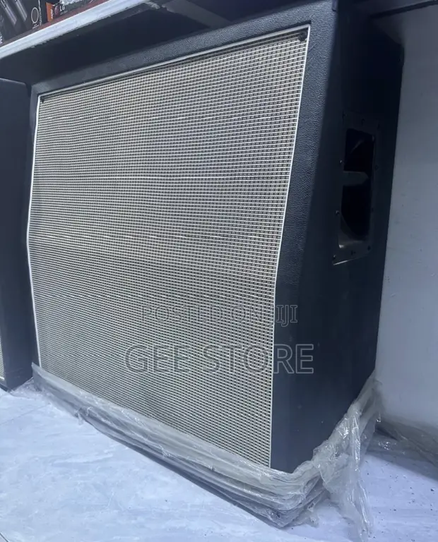 Vintage British-Style Guitar Speaker Cabinet - 1