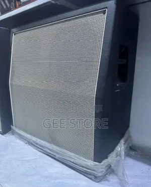 Vintage British-Style Guitar Speaker Cabinet