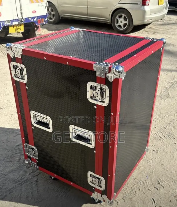 Heavy-Duty Flight Case / Road Case - 1