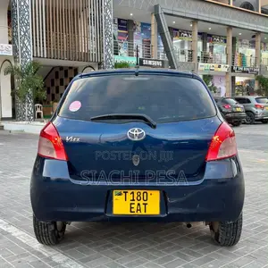Toyota Vitz 2009 Bluu