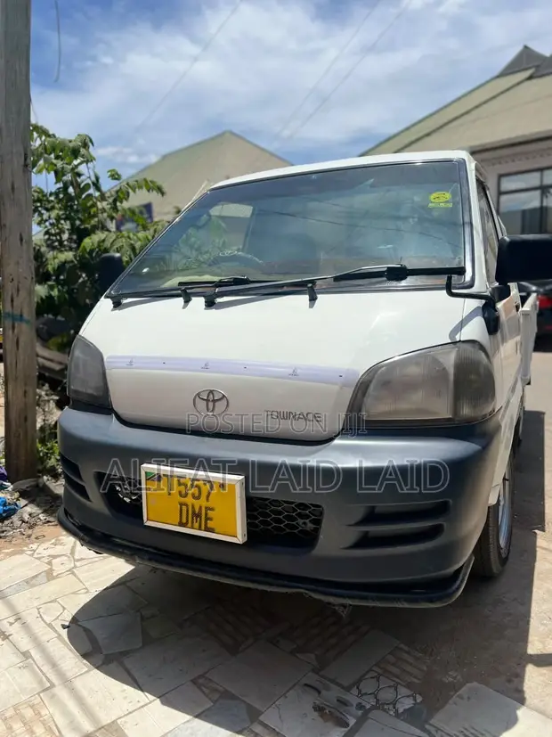 Toyota Hiace Townace 7K Automatic - 1