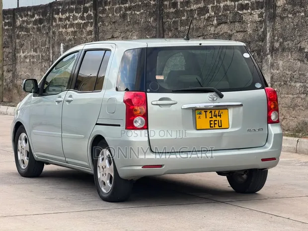 Toyota Raum 1.5 FWD 2004 Nyeupe - 1
