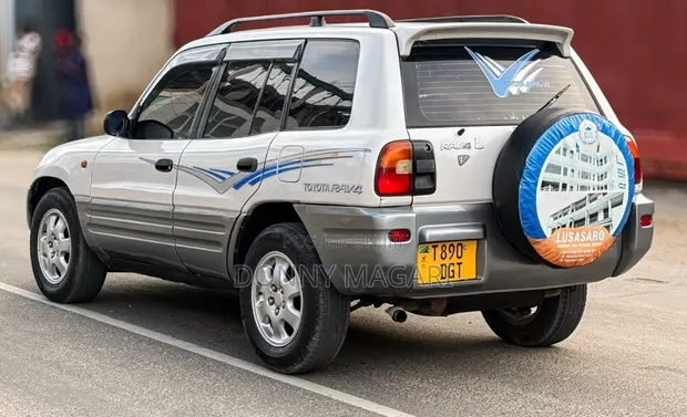 Toyota RAV4 2002 Nyeupe - 1