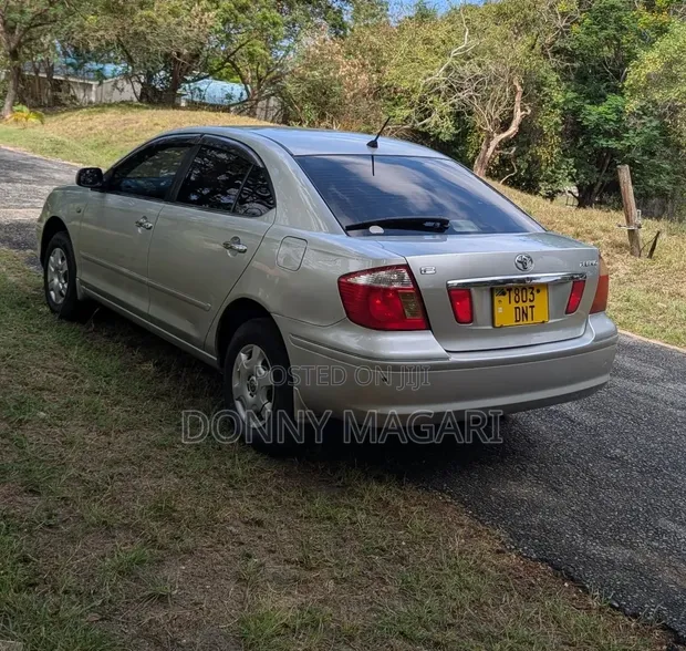 Toyota Premio 2006 Nyeupe - 1