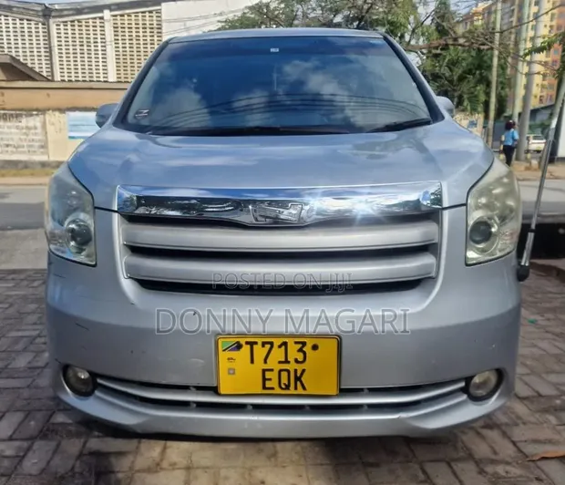 Toyota Noah 2008 Nyeupe - 1